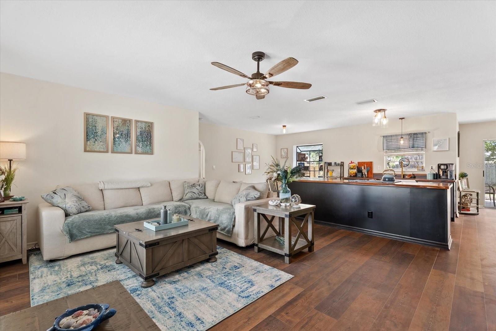 816 QUEEN PALM LN, SARASOTA, FL, 34243