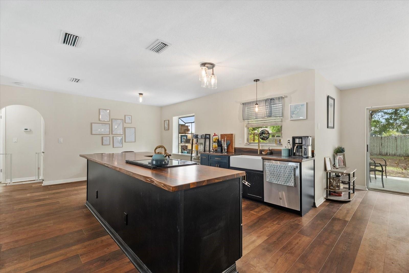 816 QUEEN PALM LN, SARASOTA, FL, 34243
