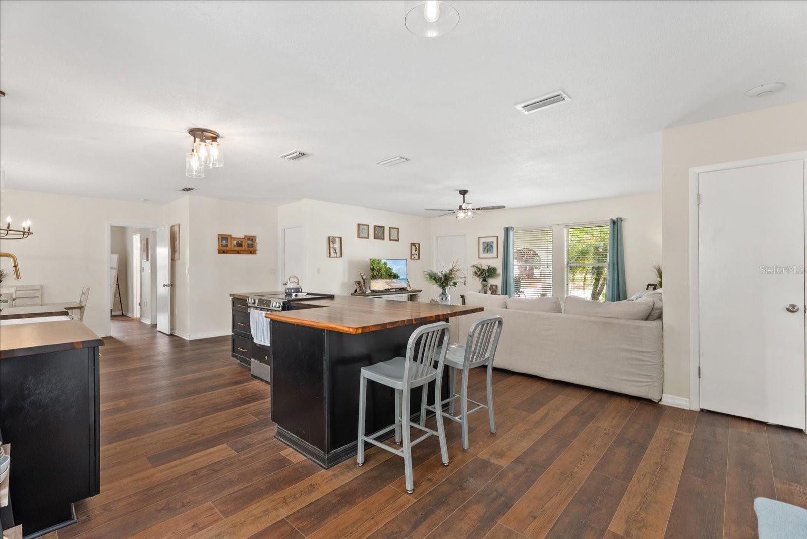 816 QUEEN PALM LN, SARASOTA, FL, 34243