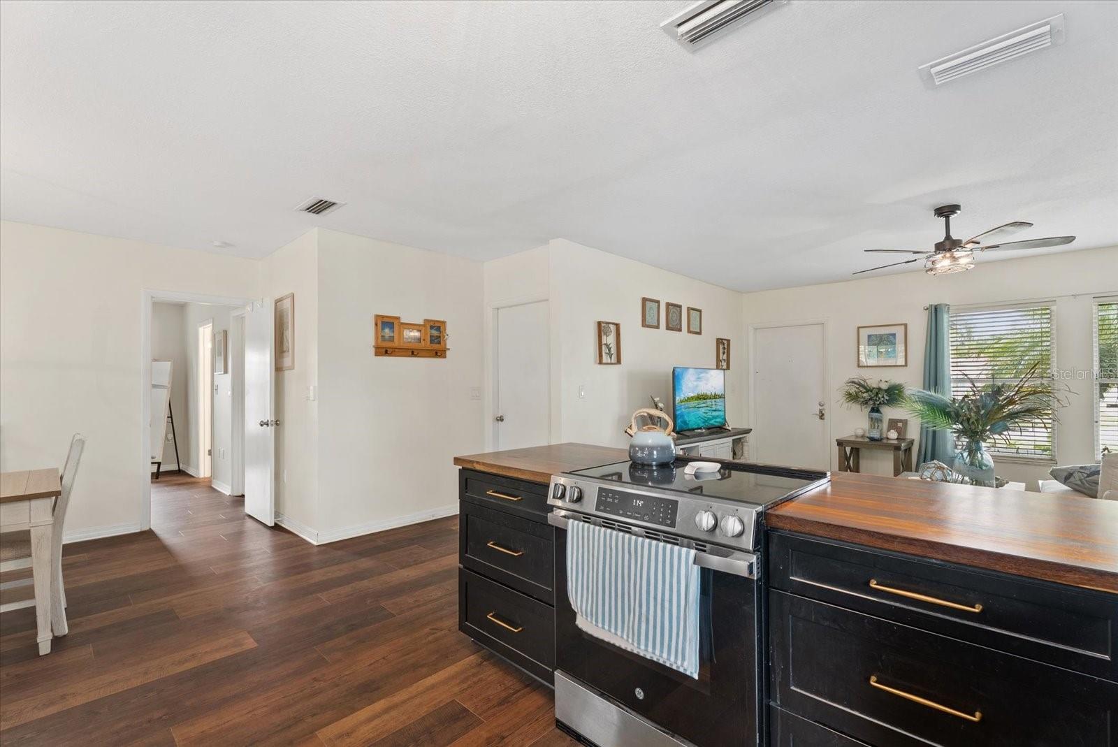 816 QUEEN PALM LN, SARASOTA, FL, 34243