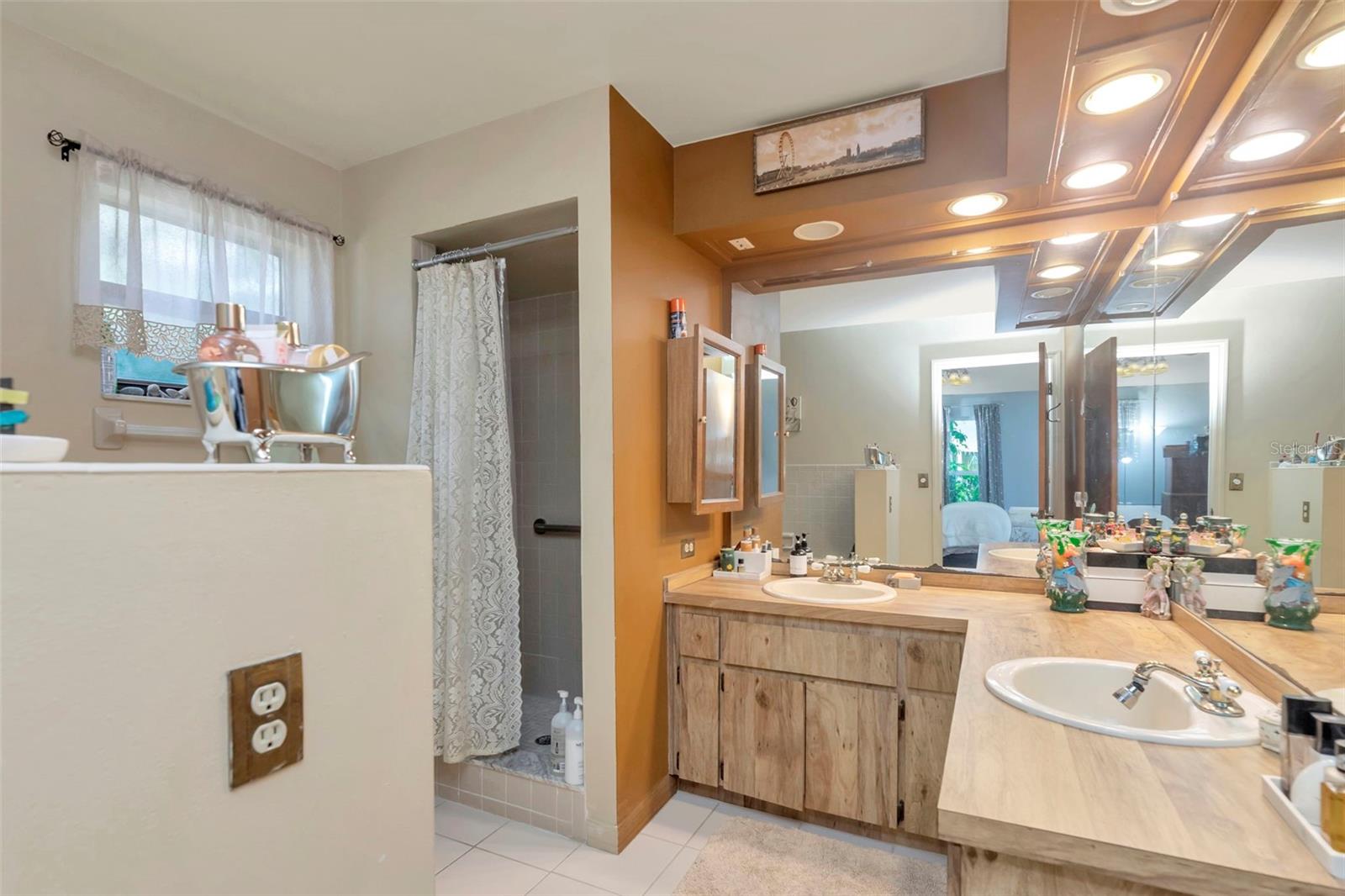 220 NORMANDY CIR W, PALM HARBOR, FL, 34683