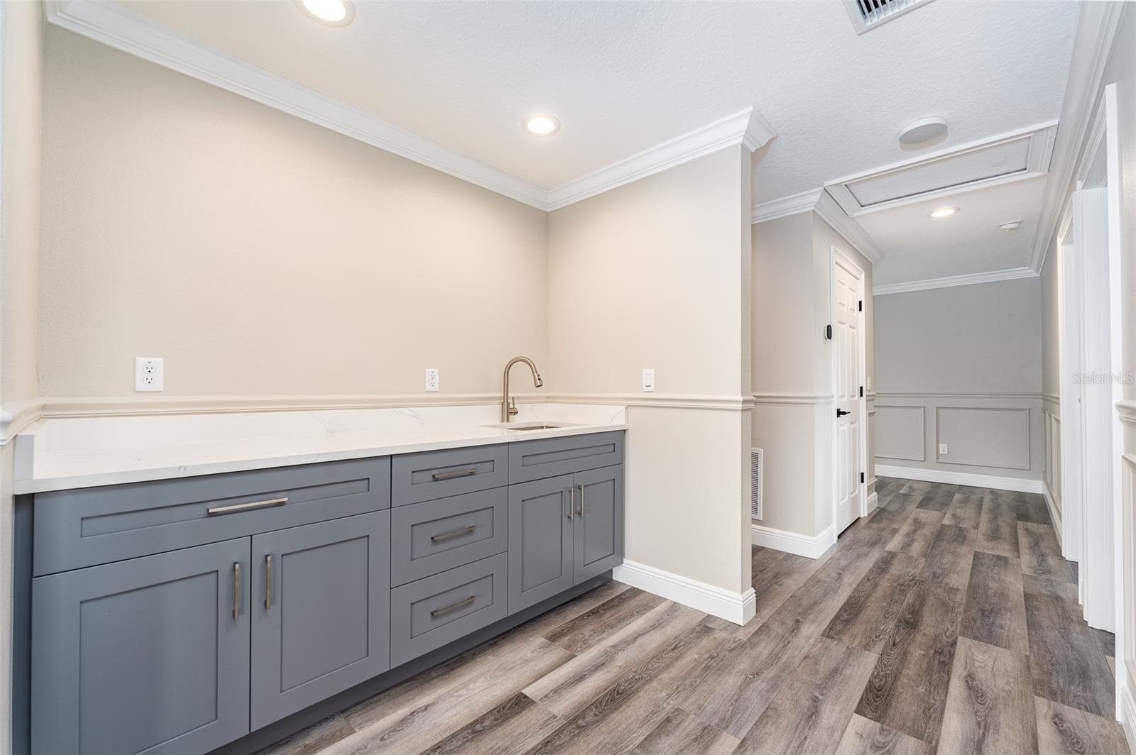 8717 DRIFTWOOD DR, TAMPA, FL, 33615