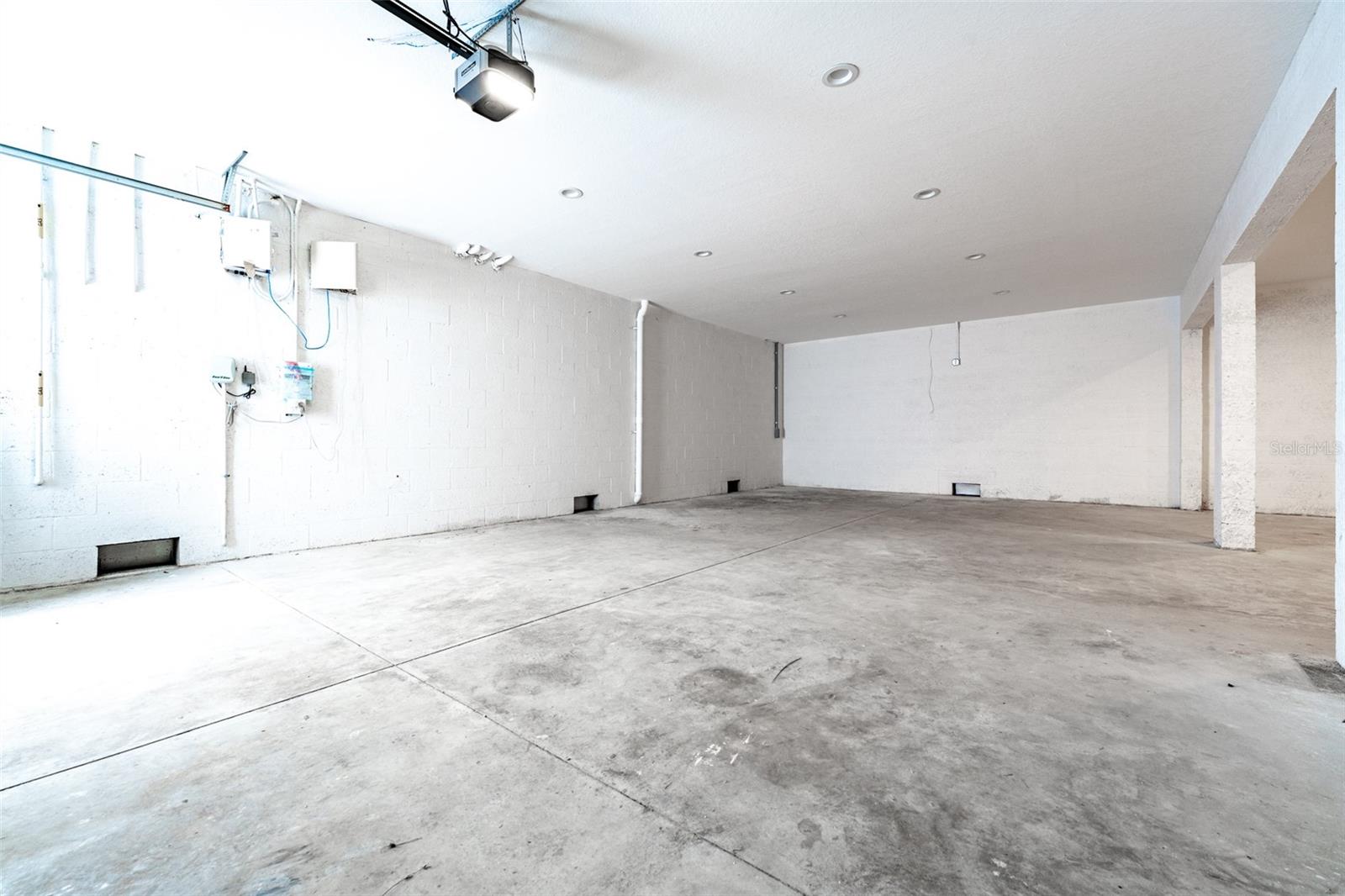 8717 DRIFTWOOD DR, TAMPA, FL, 33615