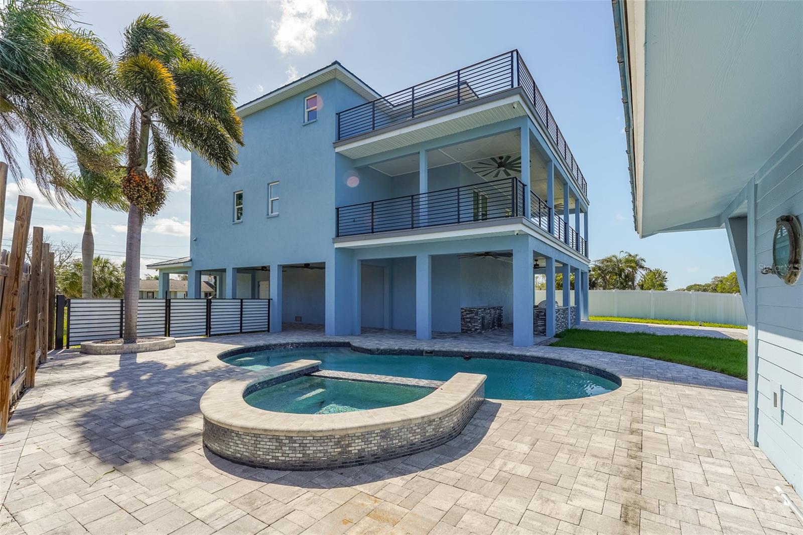 8717 DRIFTWOOD DR, TAMPA, FL, 33615