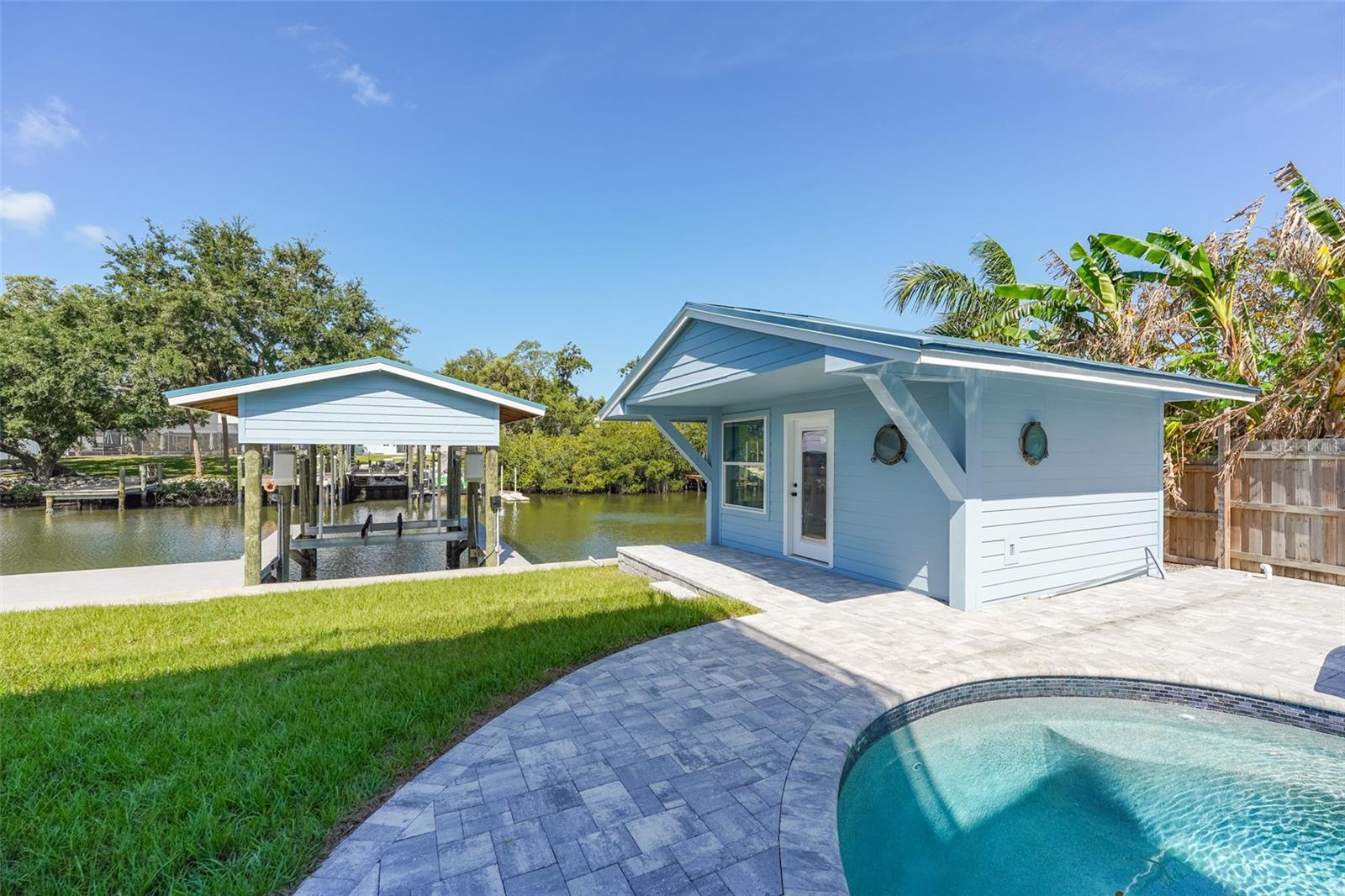 8717 DRIFTWOOD DR, TAMPA, FL, 33615