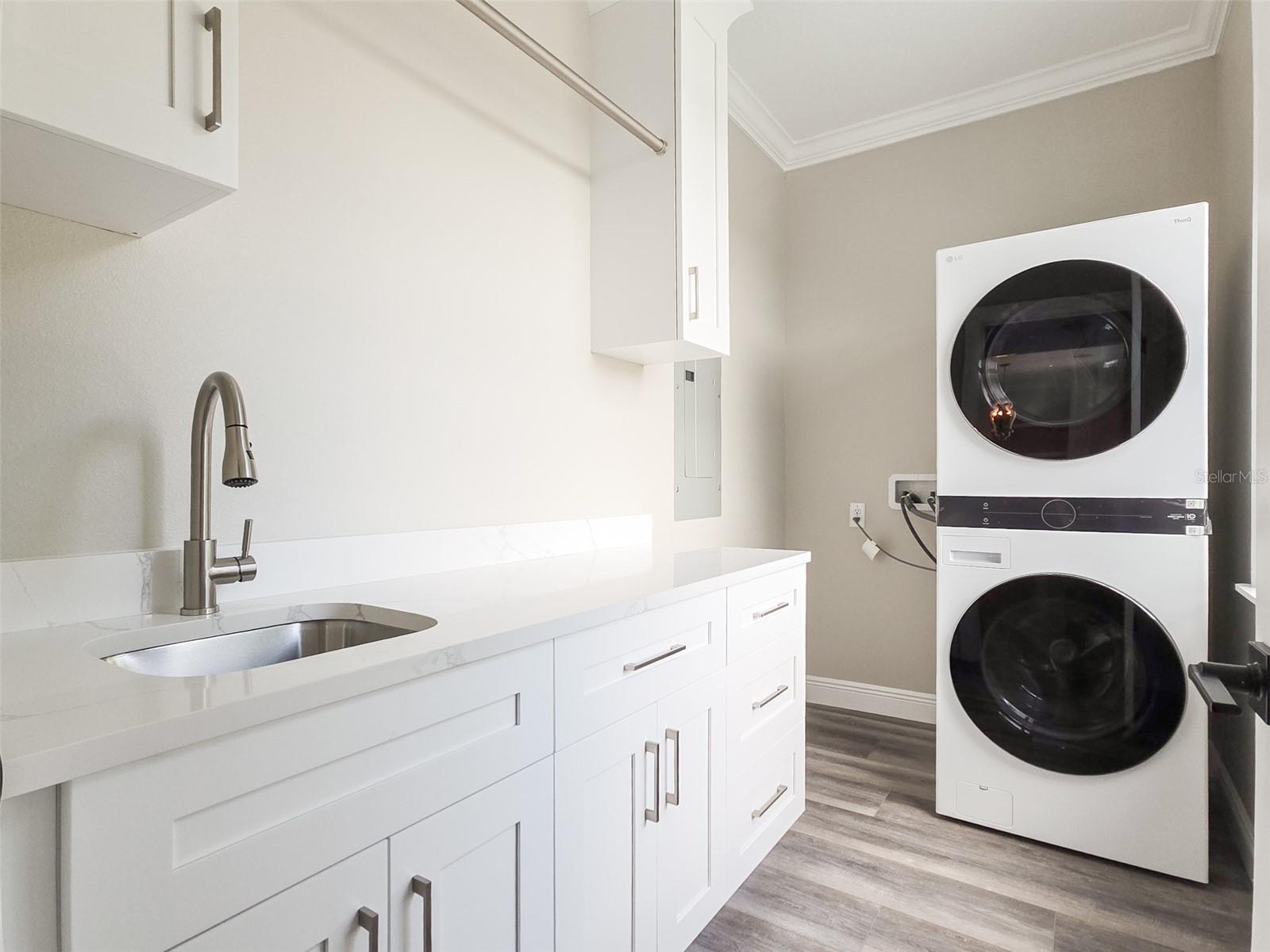 8717 DRIFTWOOD DR, TAMPA, FL, 33615