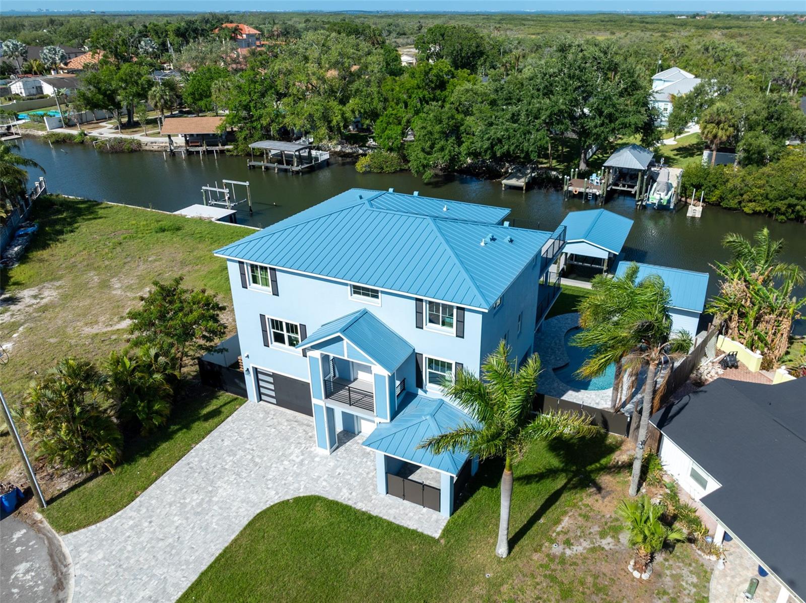 8717 DRIFTWOOD DR, TAMPA, FL, 33615