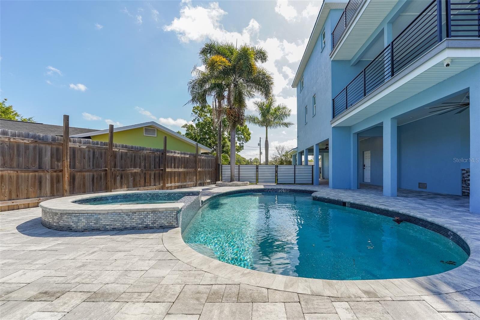 8717 DRIFTWOOD DR, TAMPA, FL, 33615