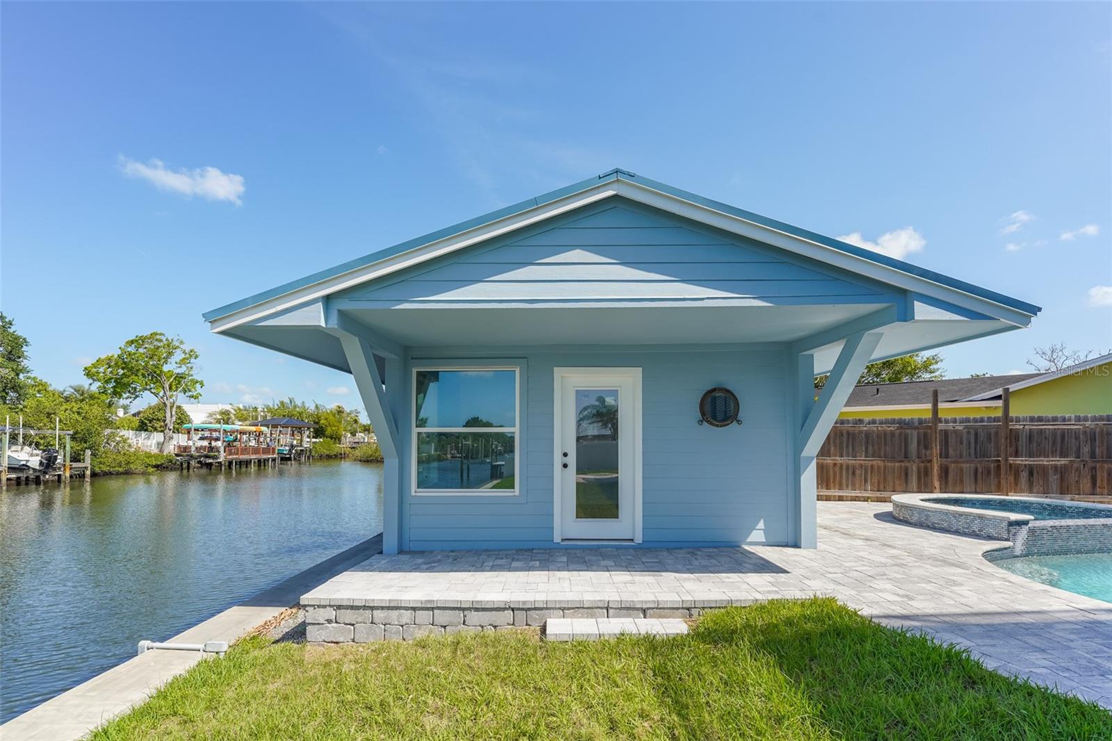 8717 DRIFTWOOD DR, TAMPA, FL, 33615