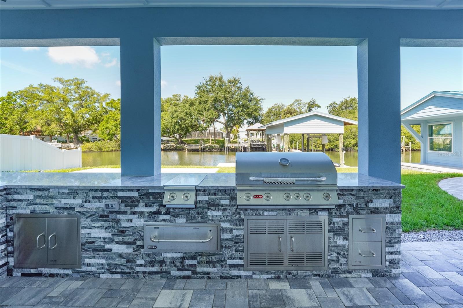 8717 DRIFTWOOD DR, TAMPA, FL, 33615