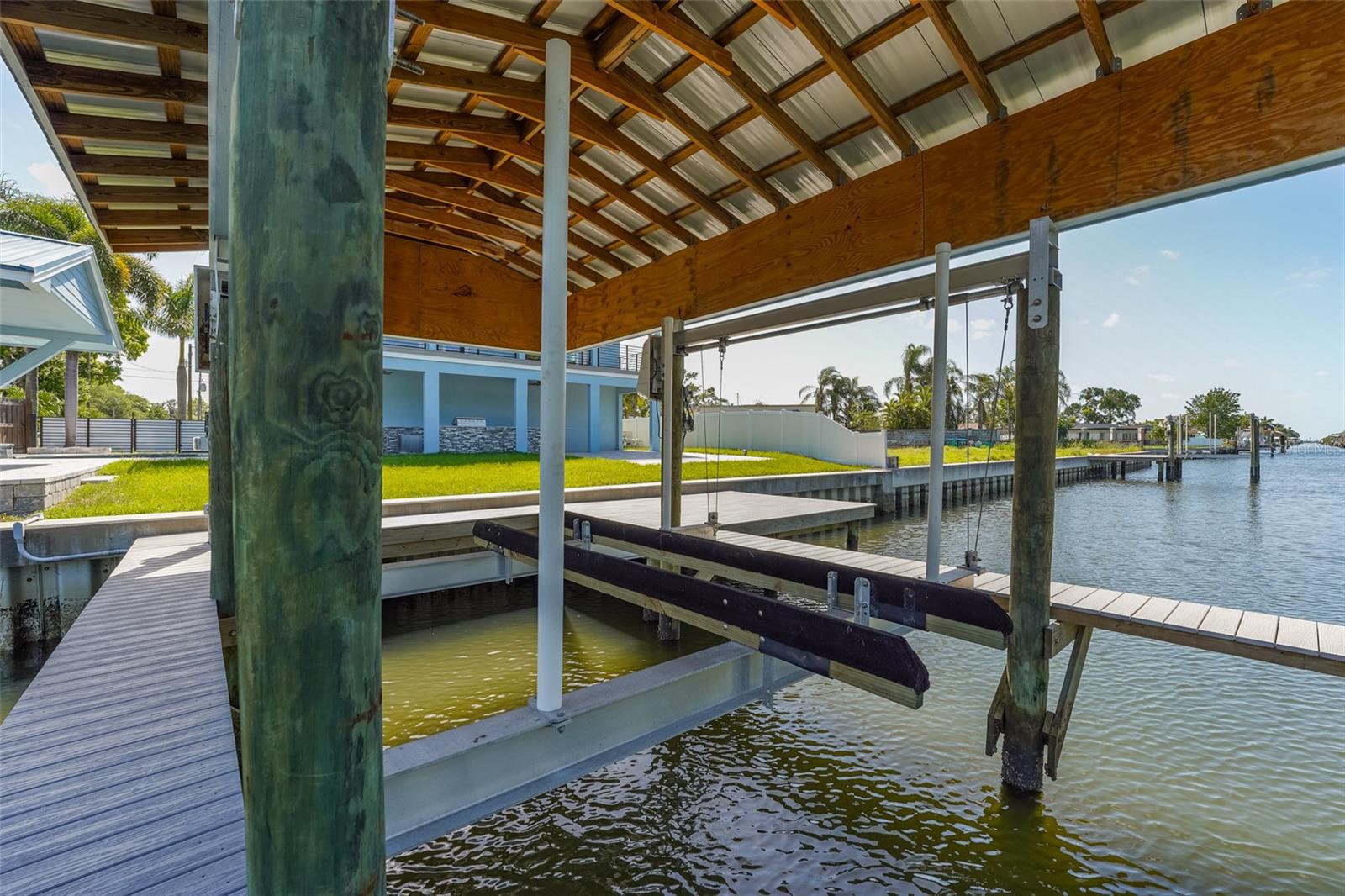 8717 DRIFTWOOD DR, TAMPA, FL, 33615