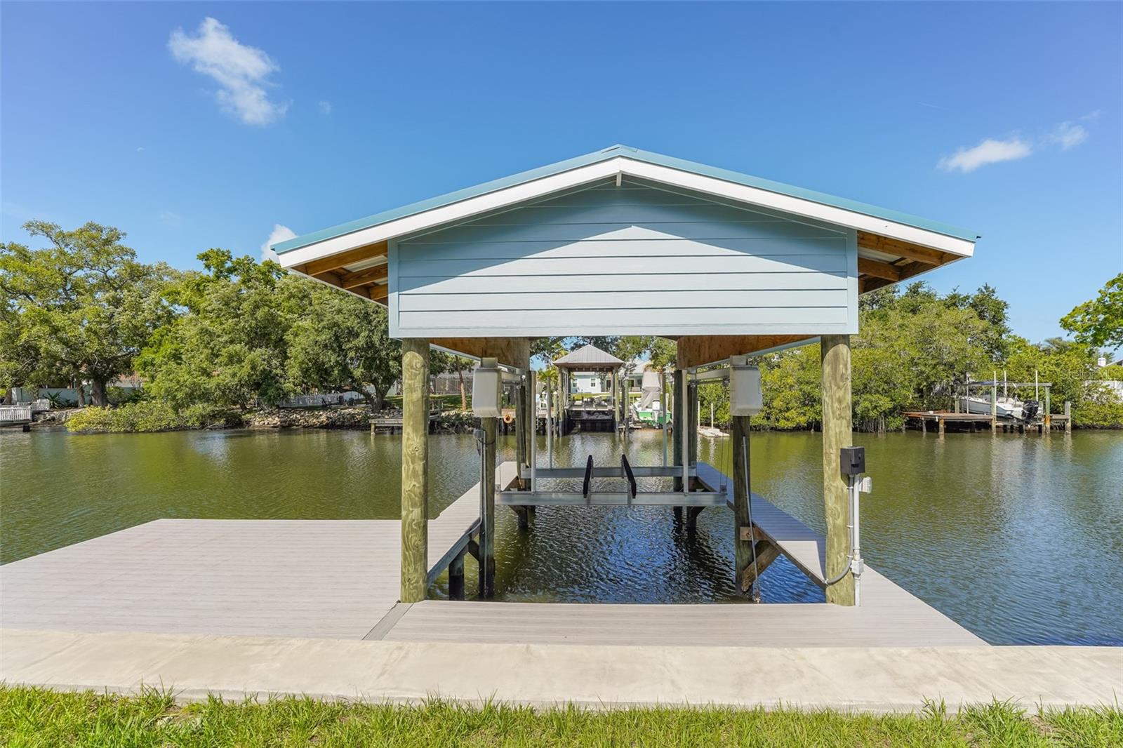 8717 DRIFTWOOD DR, TAMPA, FL, 33615