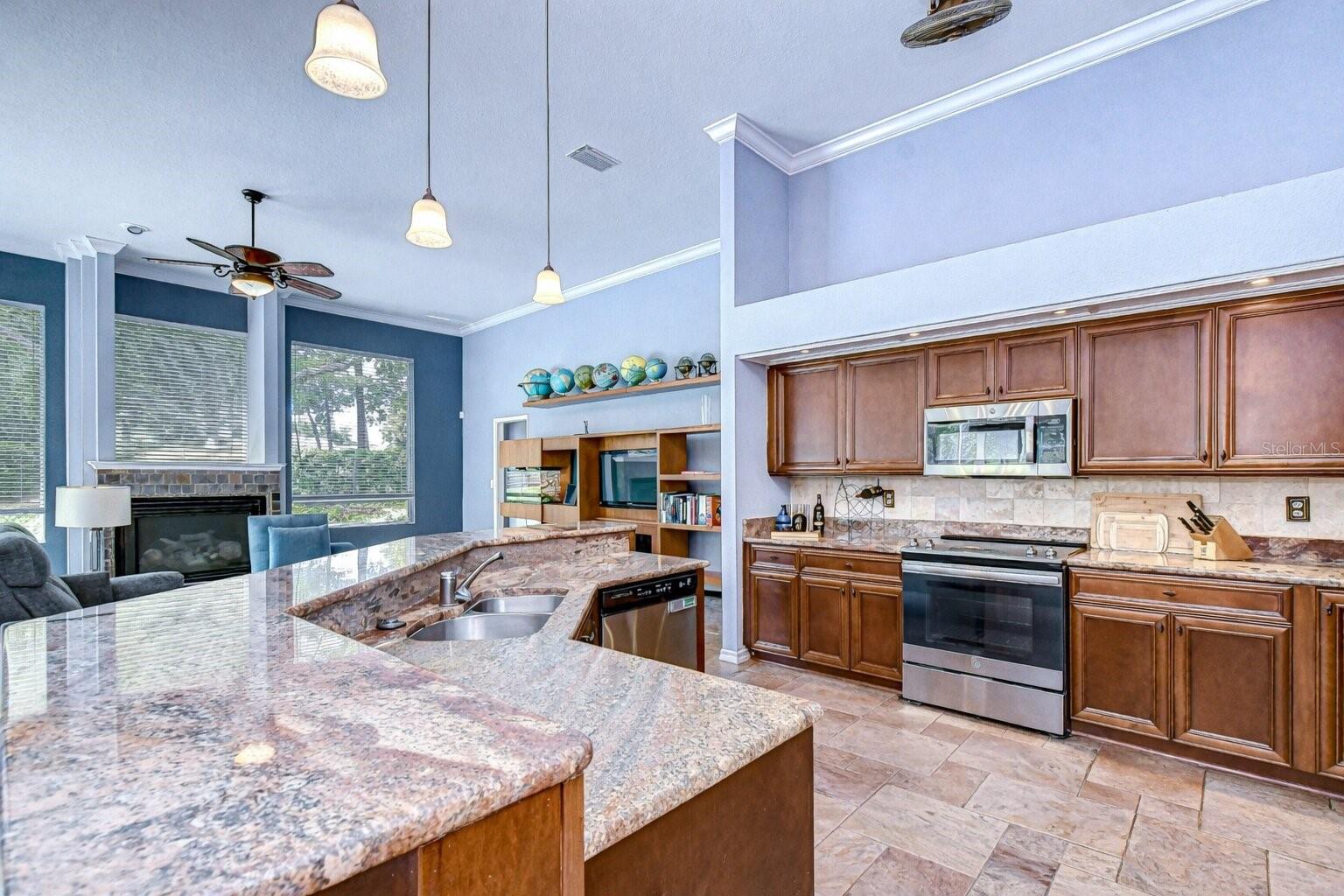 5201 LAUREL POINTE DR, VALRICO, FL, 33594