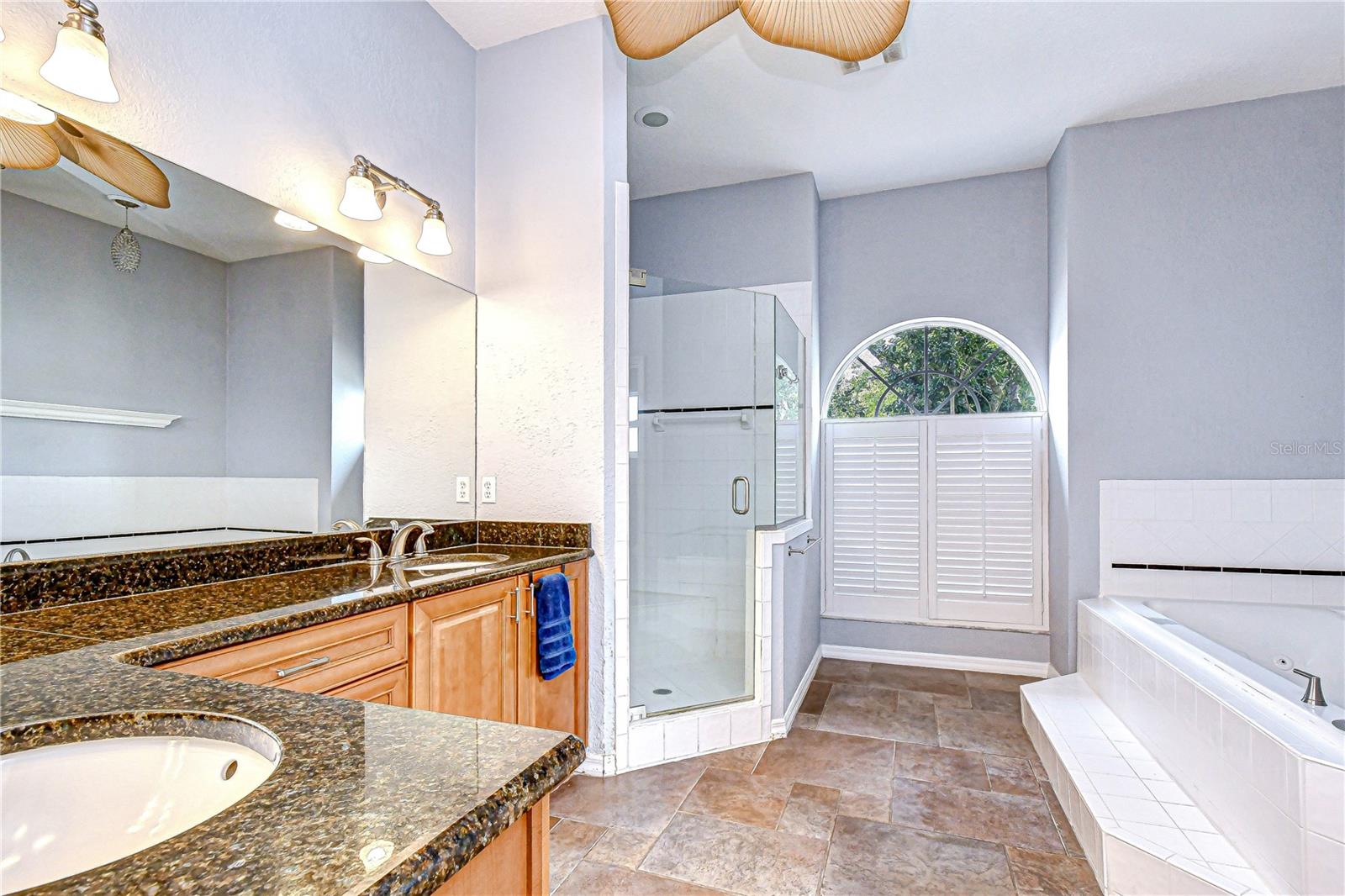 5201 LAUREL POINTE DR, VALRICO, FL, 33594