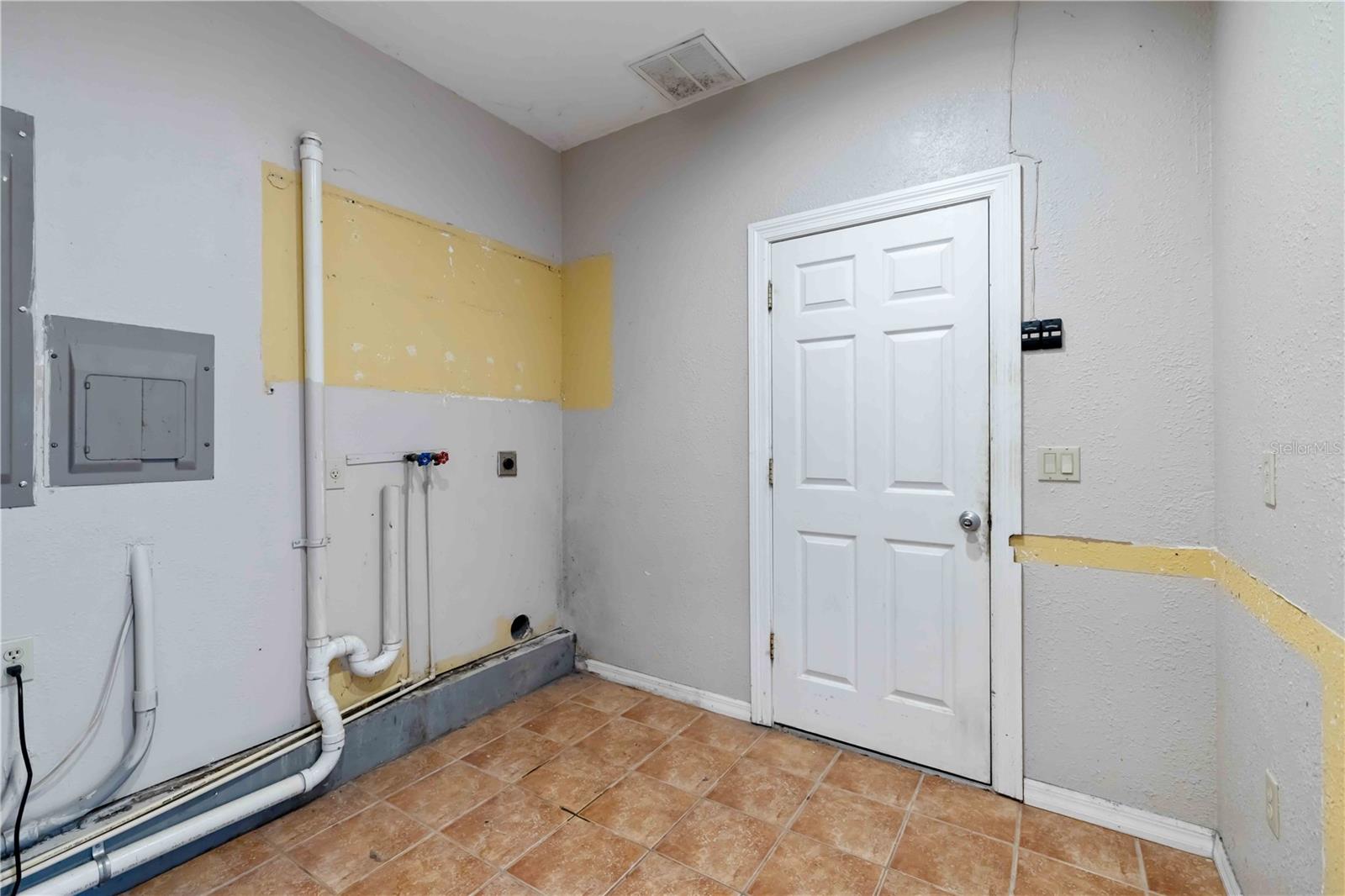 7535 CASTLE DR, SARASOTA, FL, 34240