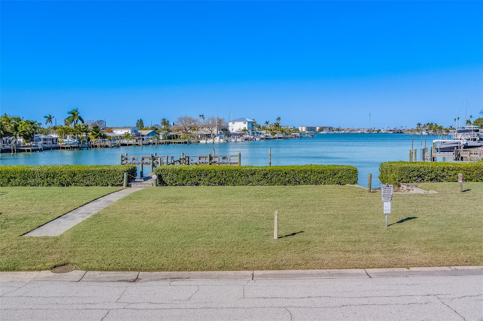 717 SUNSET CV, MADEIRA BEACH, FL, 33708