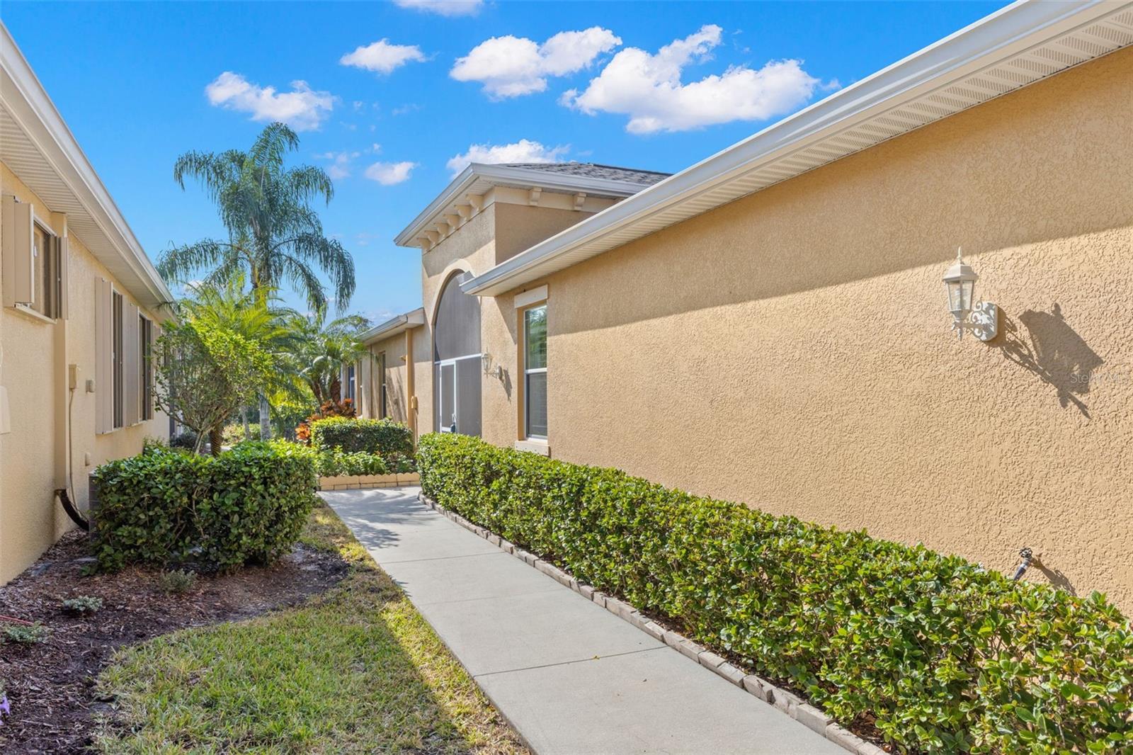 2346 OAKLEY GREEN DR, SUN CITY CENTER, FL, 33573