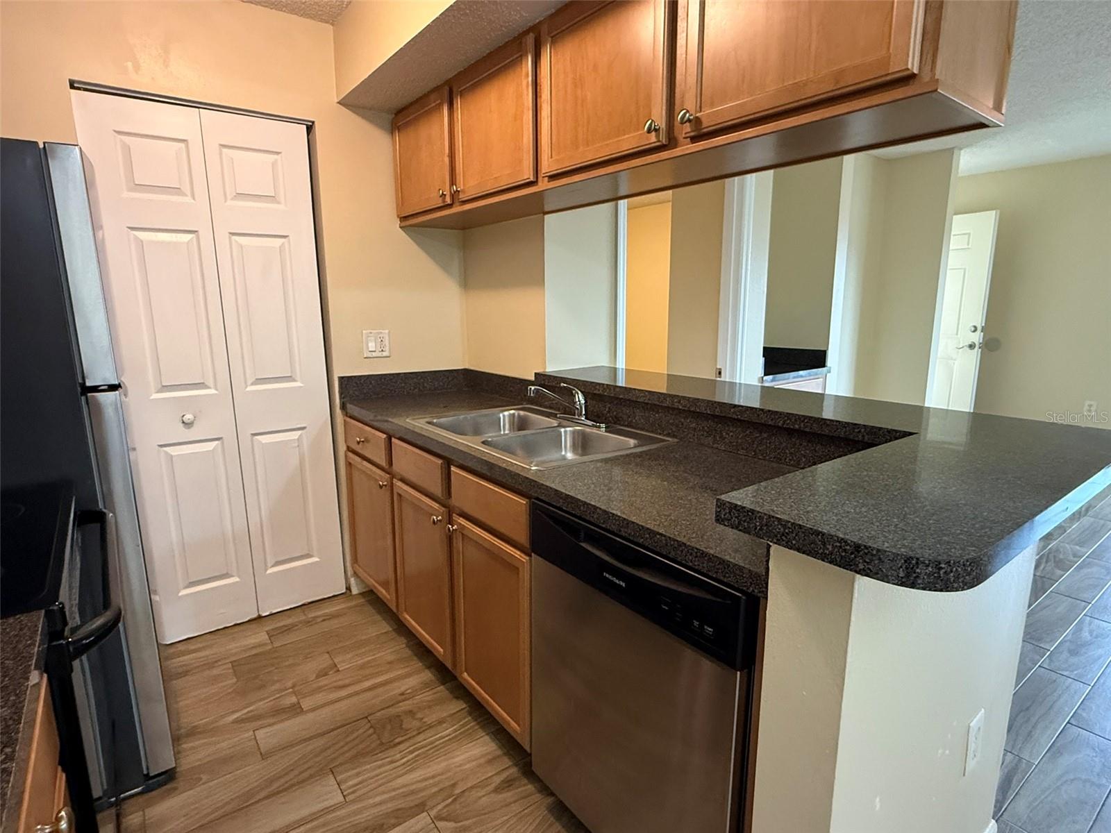 221 LAKE BROOK CIR #203, BRANDON, FL, 33511