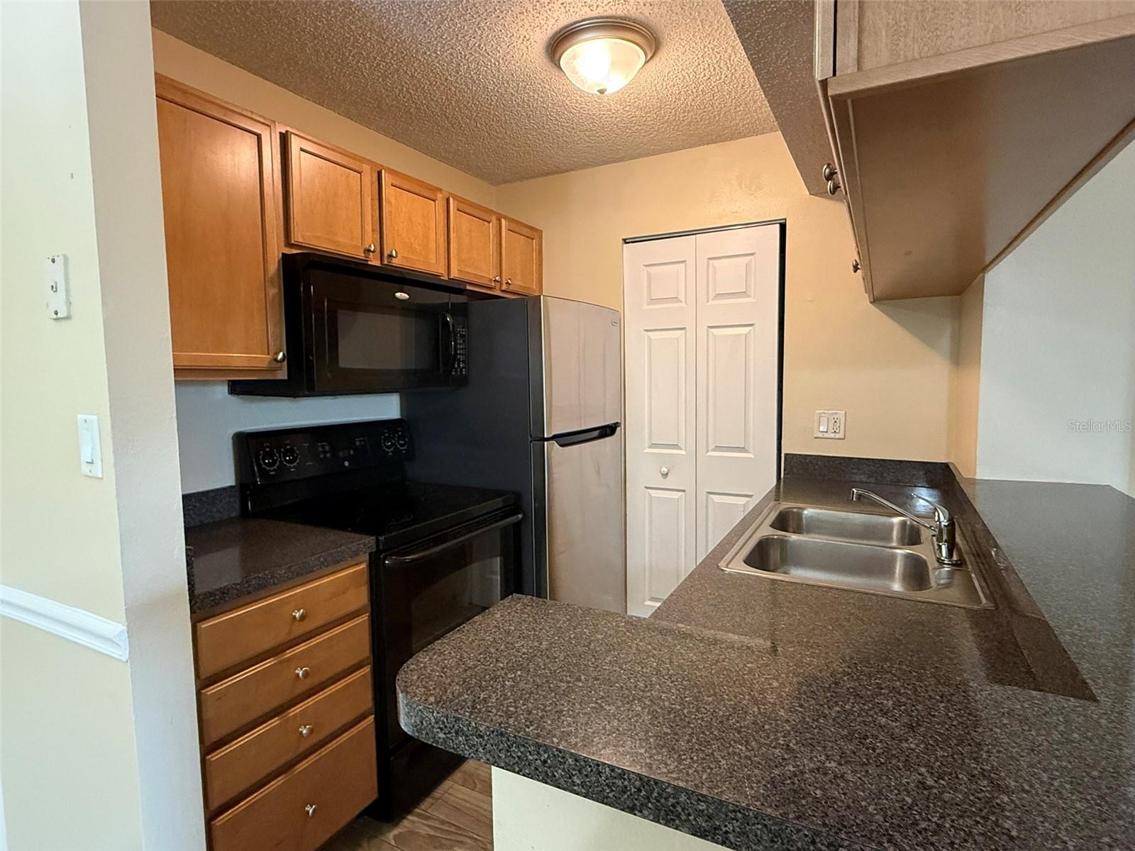 221 LAKE BROOK CIR #203, BRANDON, FL, 33511