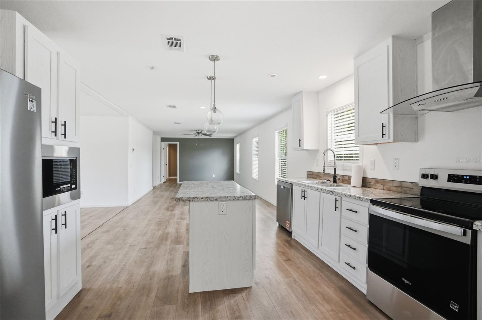 9533 ROUND LAKE DR, WEEKI WACHEE, FL, 34613