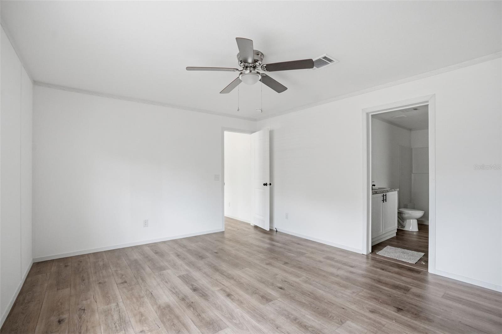 9533 ROUND LAKE DR, WEEKI WACHEE, FL, 34613