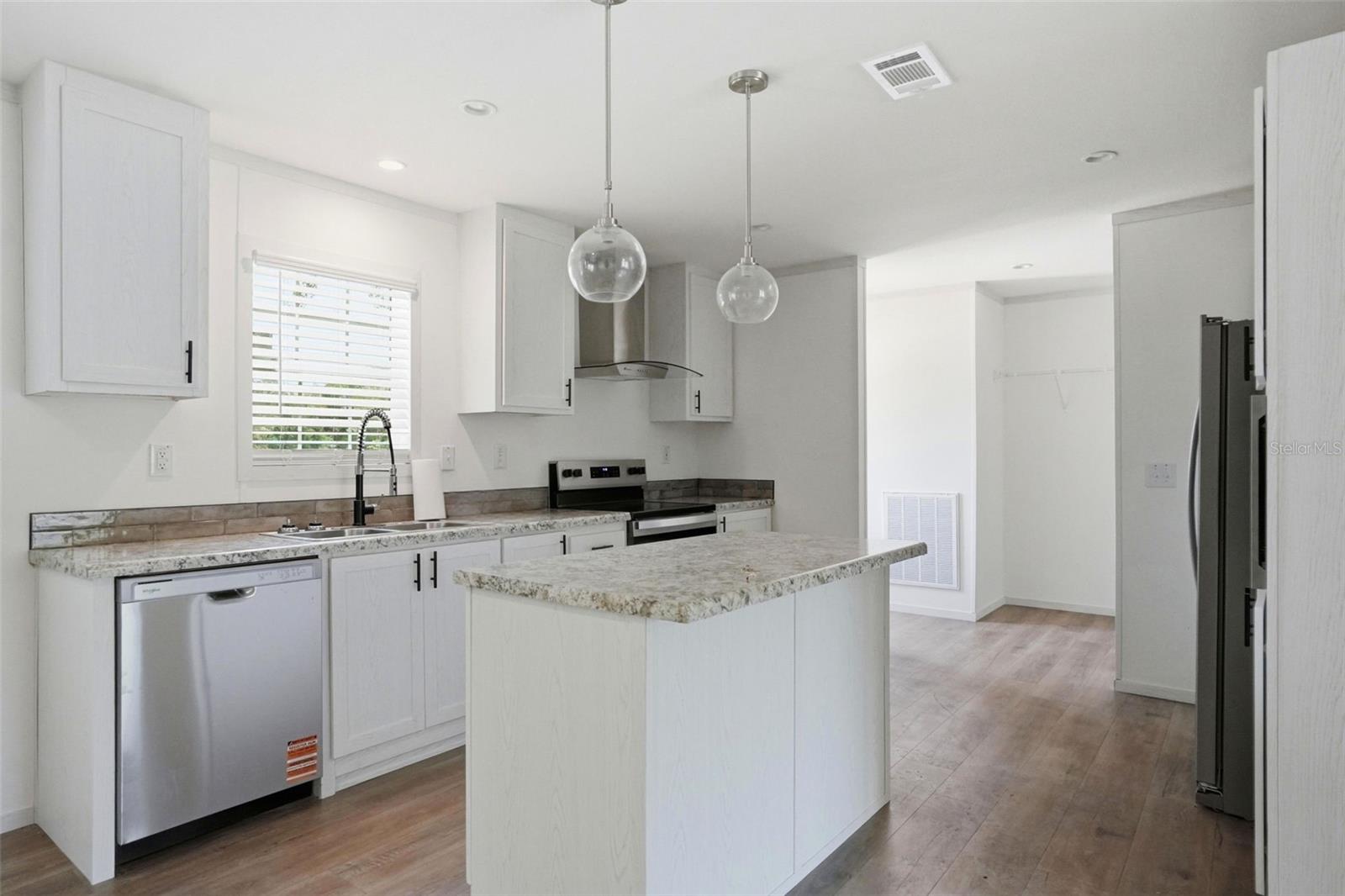 9533 ROUND LAKE DR, WEEKI WACHEE, FL, 34613