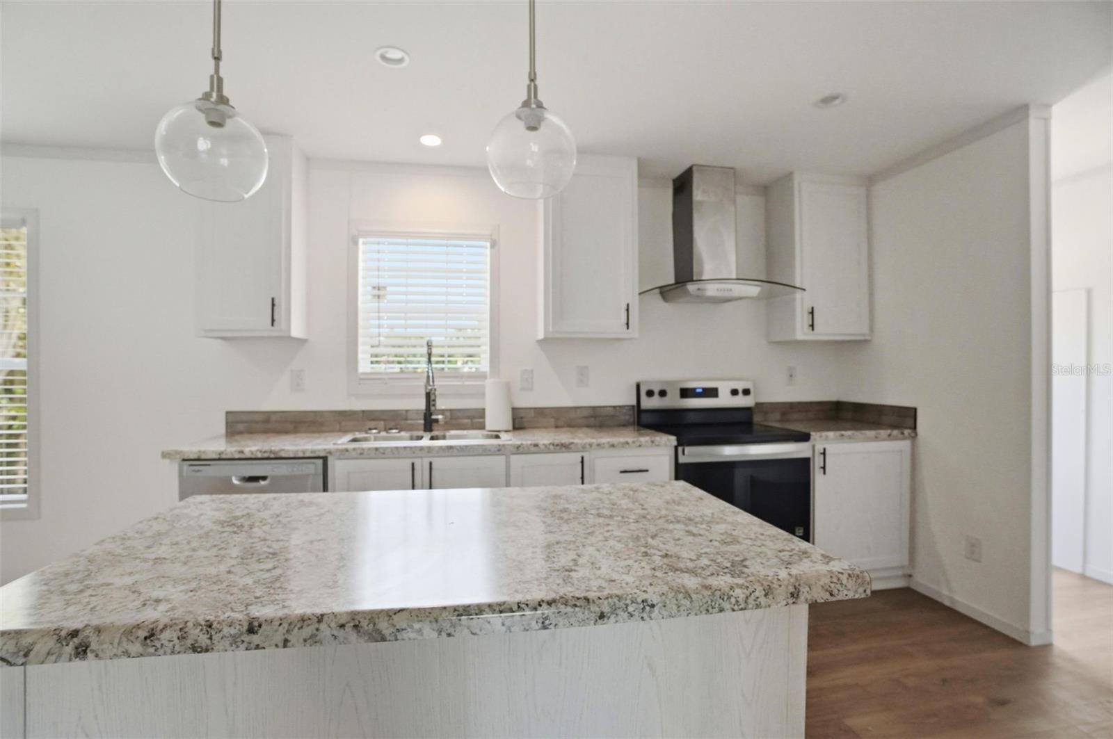 9533 ROUND LAKE DR, WEEKI WACHEE, FL, 34613