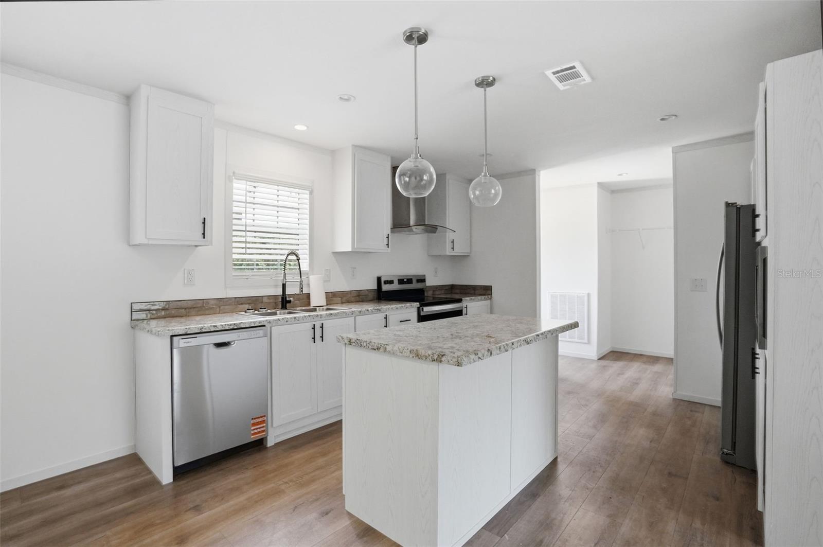 9533 ROUND LAKE DR, WEEKI WACHEE, FL, 34613