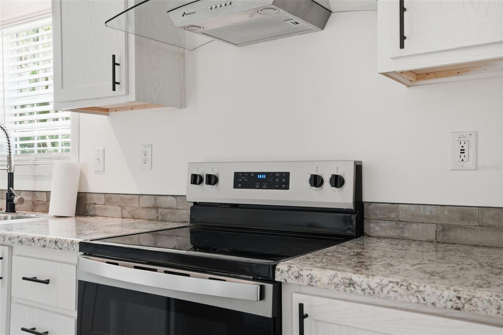 9533 ROUND LAKE DR, WEEKI WACHEE, FL, 34613