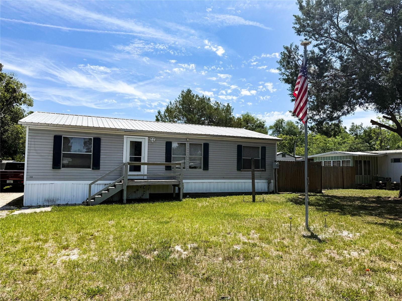 104 WATERWAY AVE, SATSUMA, FL, 32189