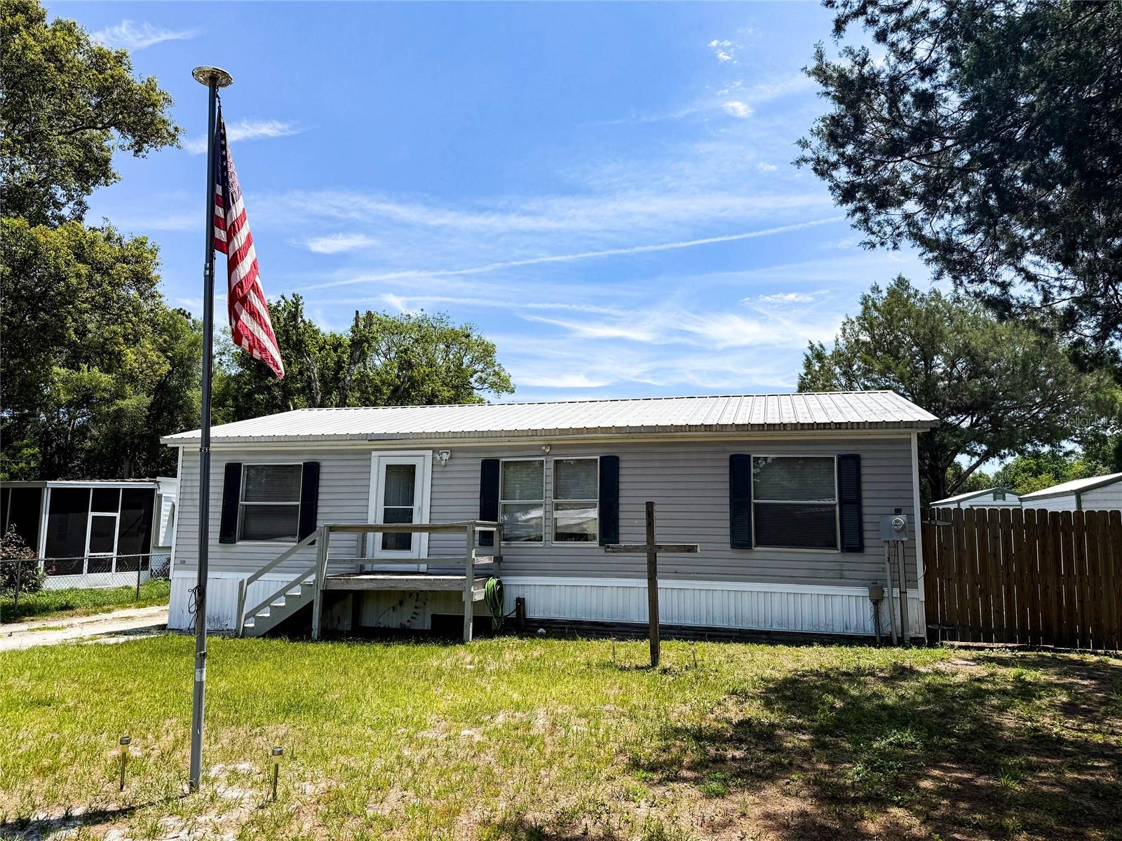 104 WATERWAY AVE, SATSUMA, FL, 32189