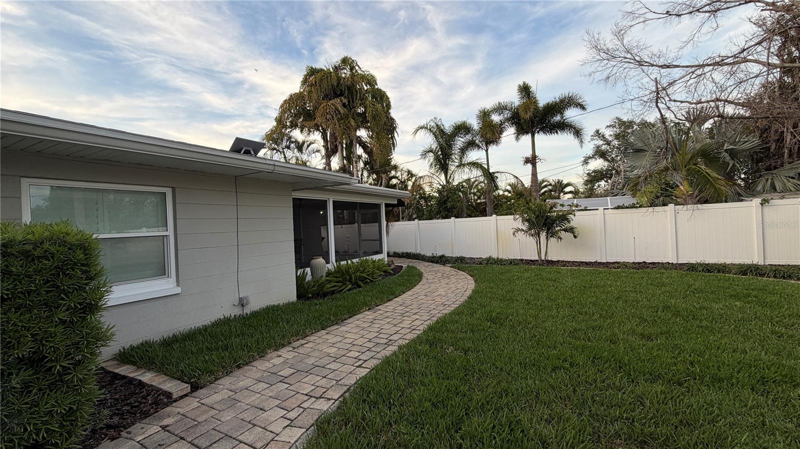 3435 OVERLOOK DR NE, ST PETERSBURG, FL, 33703