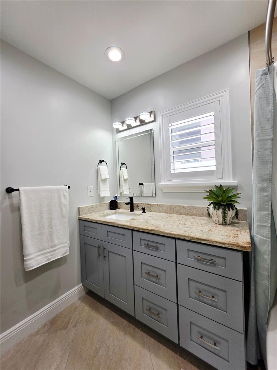 3435 OVERLOOK DR NE, ST PETERSBURG, FL, 33703