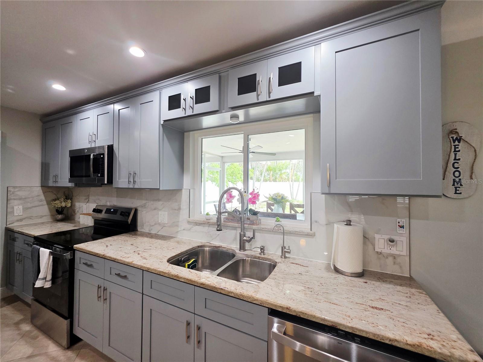 3435 OVERLOOK DR NE, ST PETERSBURG, FL, 33703