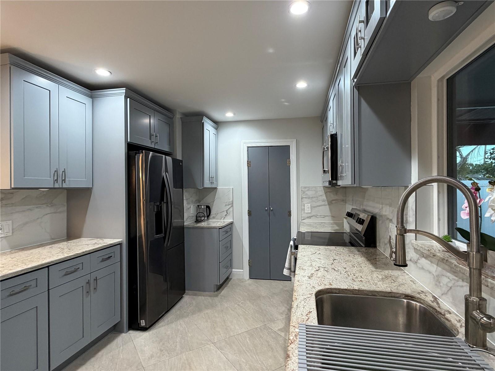 3435 OVERLOOK DR NE, ST PETERSBURG, FL, 33703