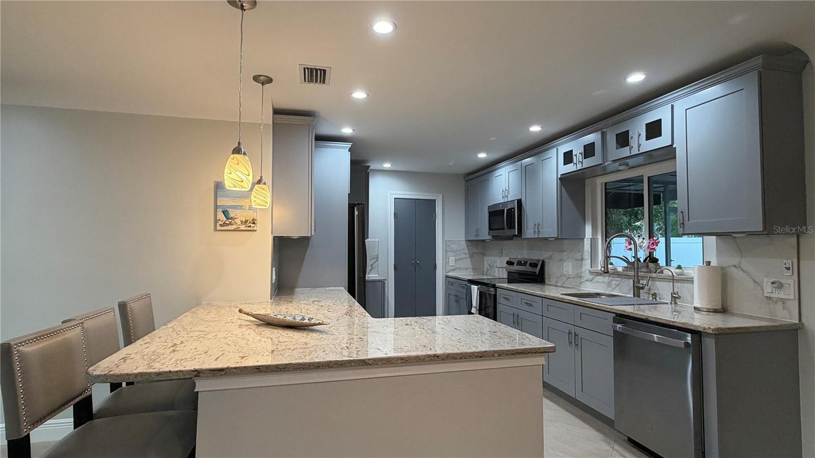 3435 OVERLOOK DR NE, ST PETERSBURG, FL, 33703