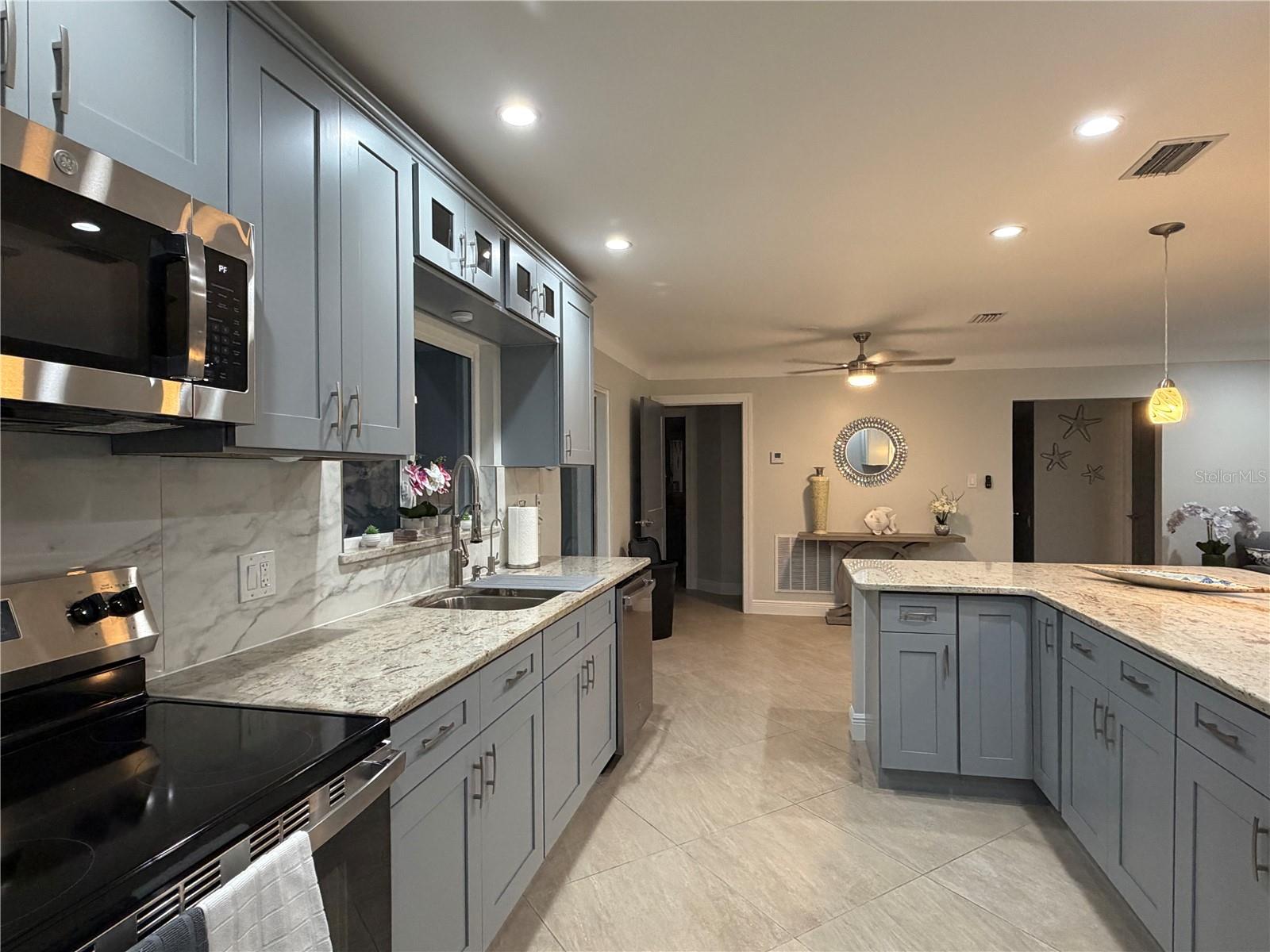 3435 OVERLOOK DR NE, ST PETERSBURG, FL, 33703