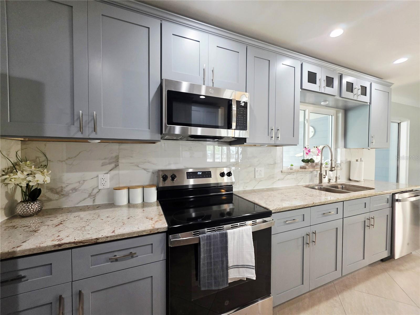 3435 OVERLOOK DR NE, ST PETERSBURG, FL, 33703