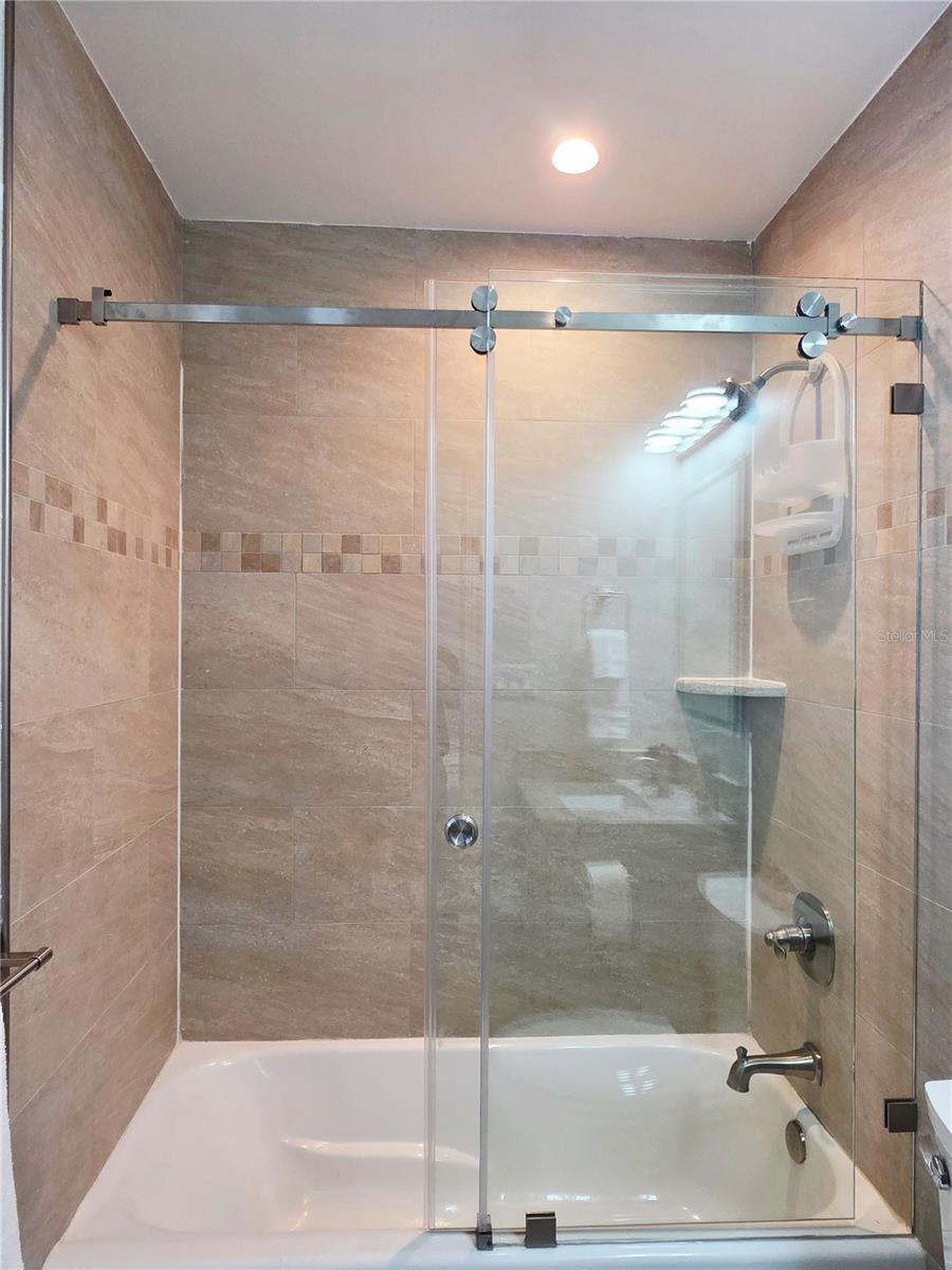 3435 OVERLOOK DR NE, ST PETERSBURG, FL, 33703