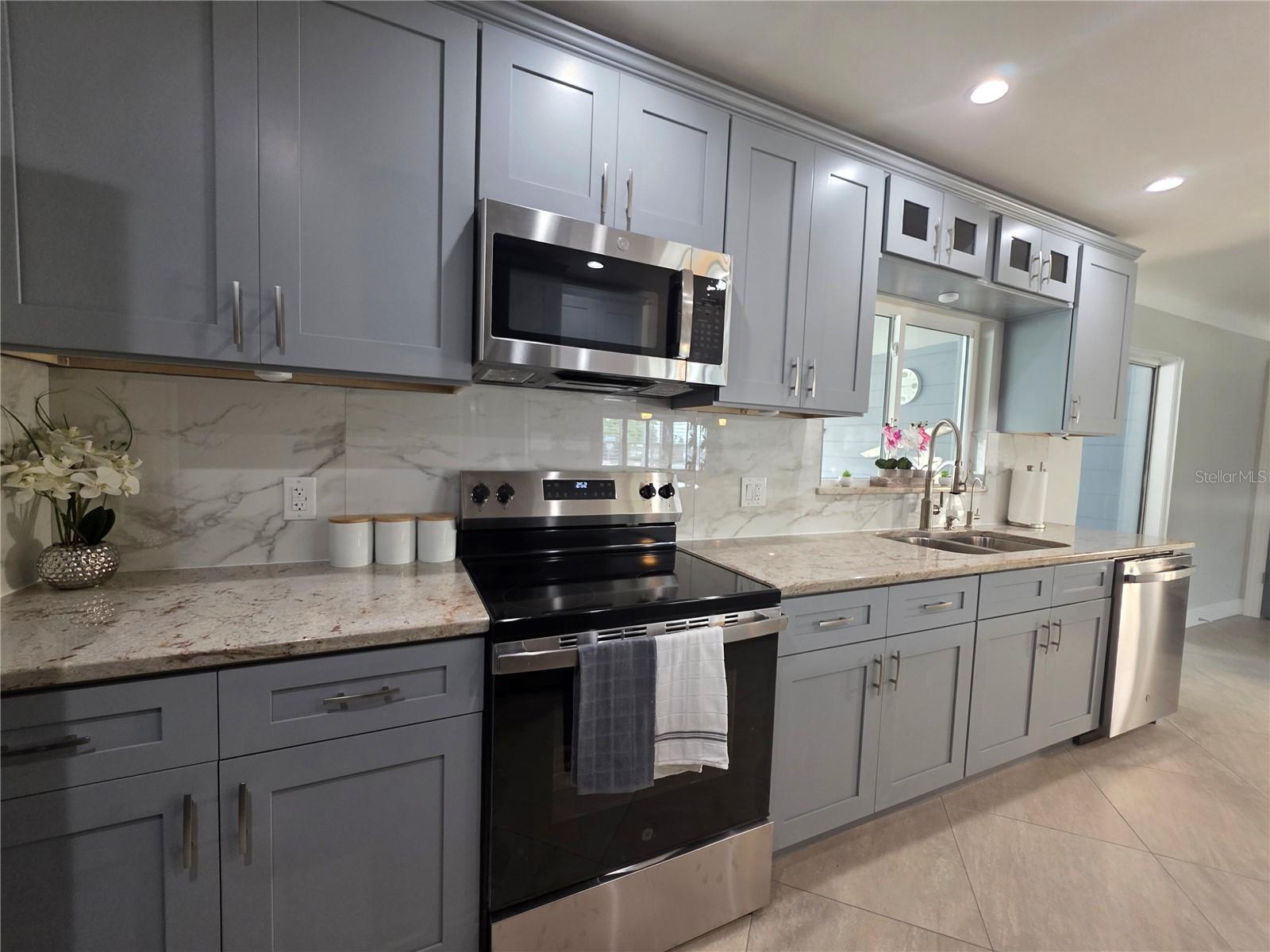 3435 OVERLOOK DR NE, ST PETERSBURG, FL, 33703