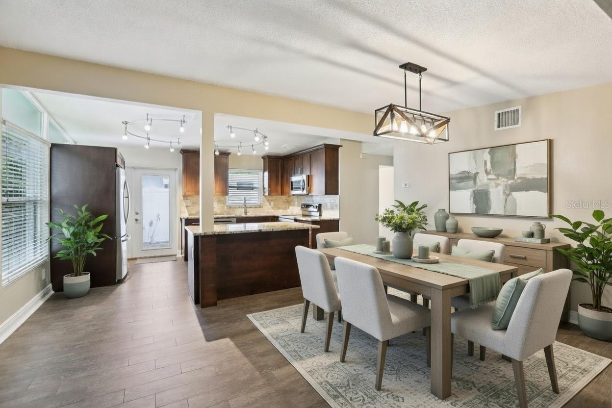 205 SE JEFFERSON CIR N, ST PETERSBURG, FL, 33703