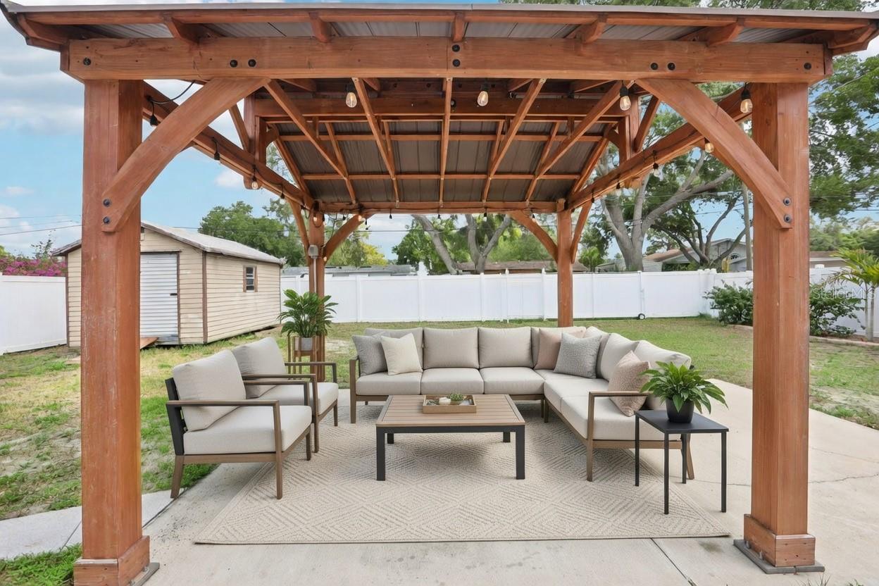 205 SE JEFFERSON CIR N, ST PETERSBURG, FL, 33703