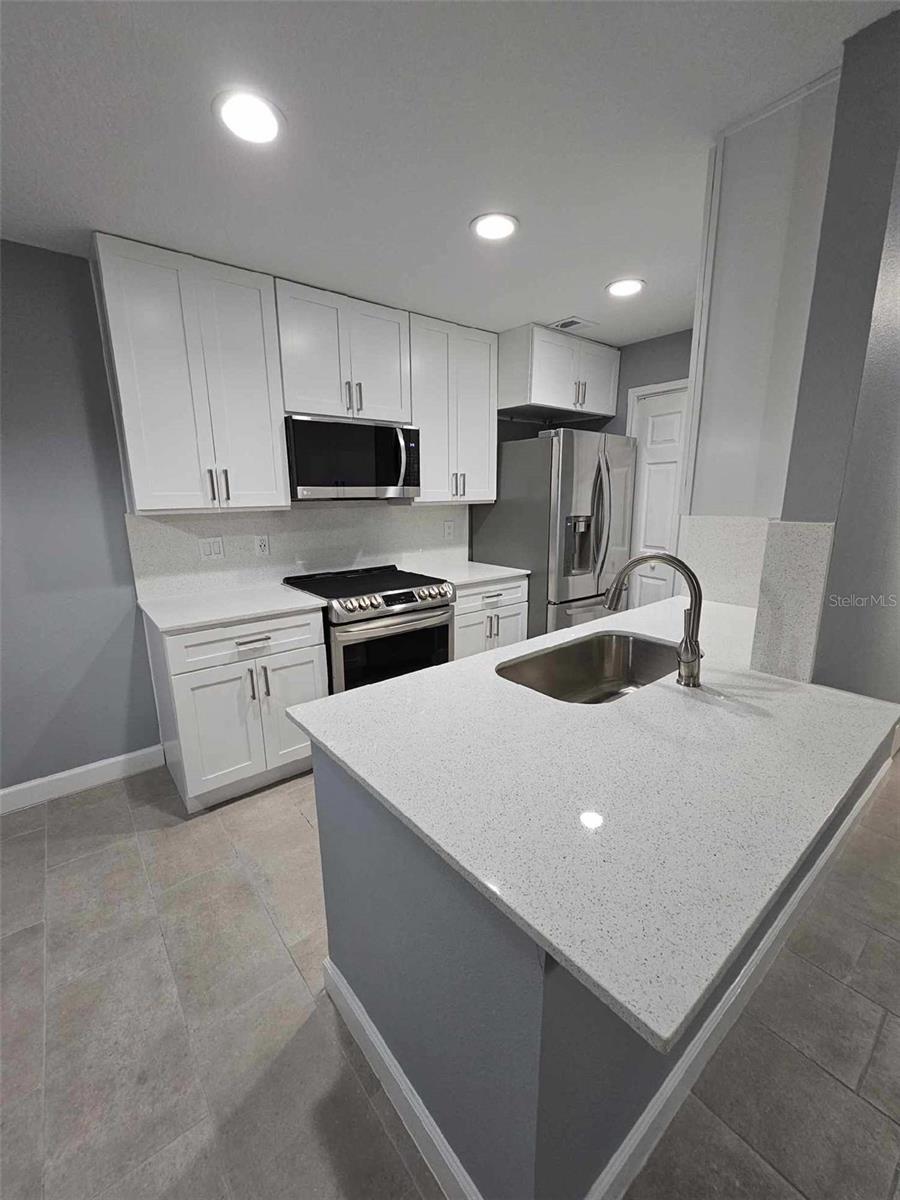 2533 GRASSY POINT DR #203, LAKE MARY, FL, 32746