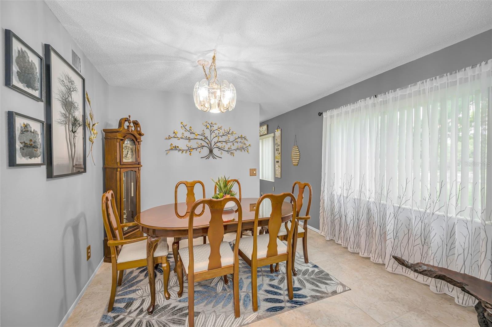 TWO EXTRA WINDOWS FOR ADDED LIGHT IN THE END CORNER UNIT