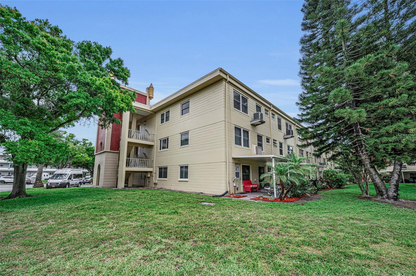 Back Corner End View of #25