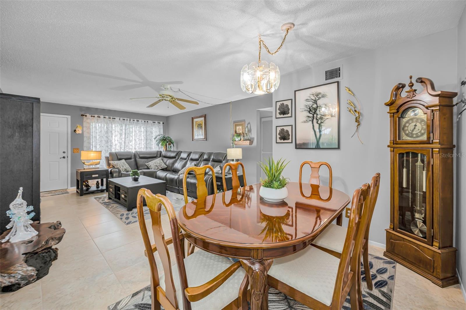 MRS. CLEAN LIVES HERE!