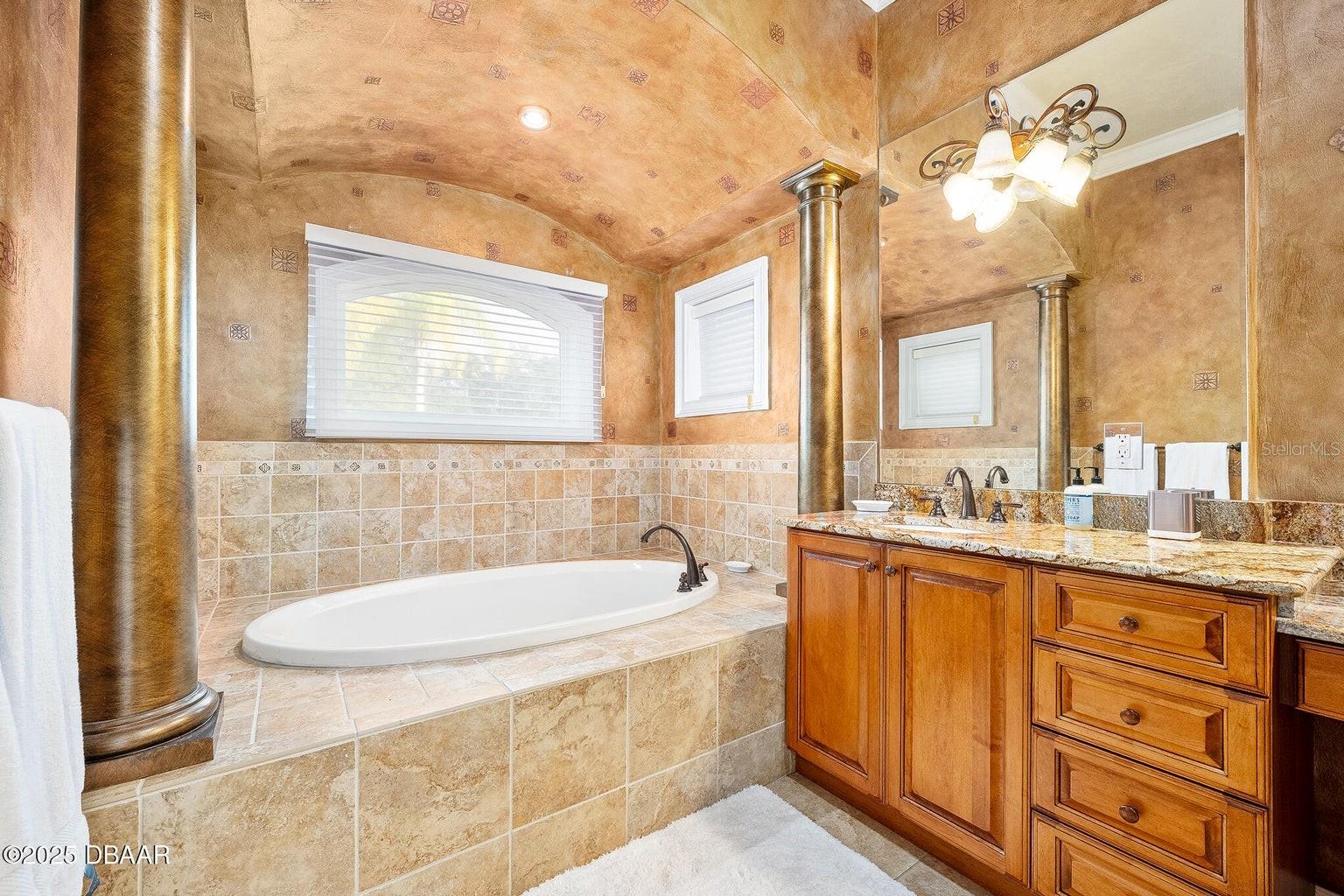 602 TOMOKA AVE, ORMOND BEACH, FL, 32174