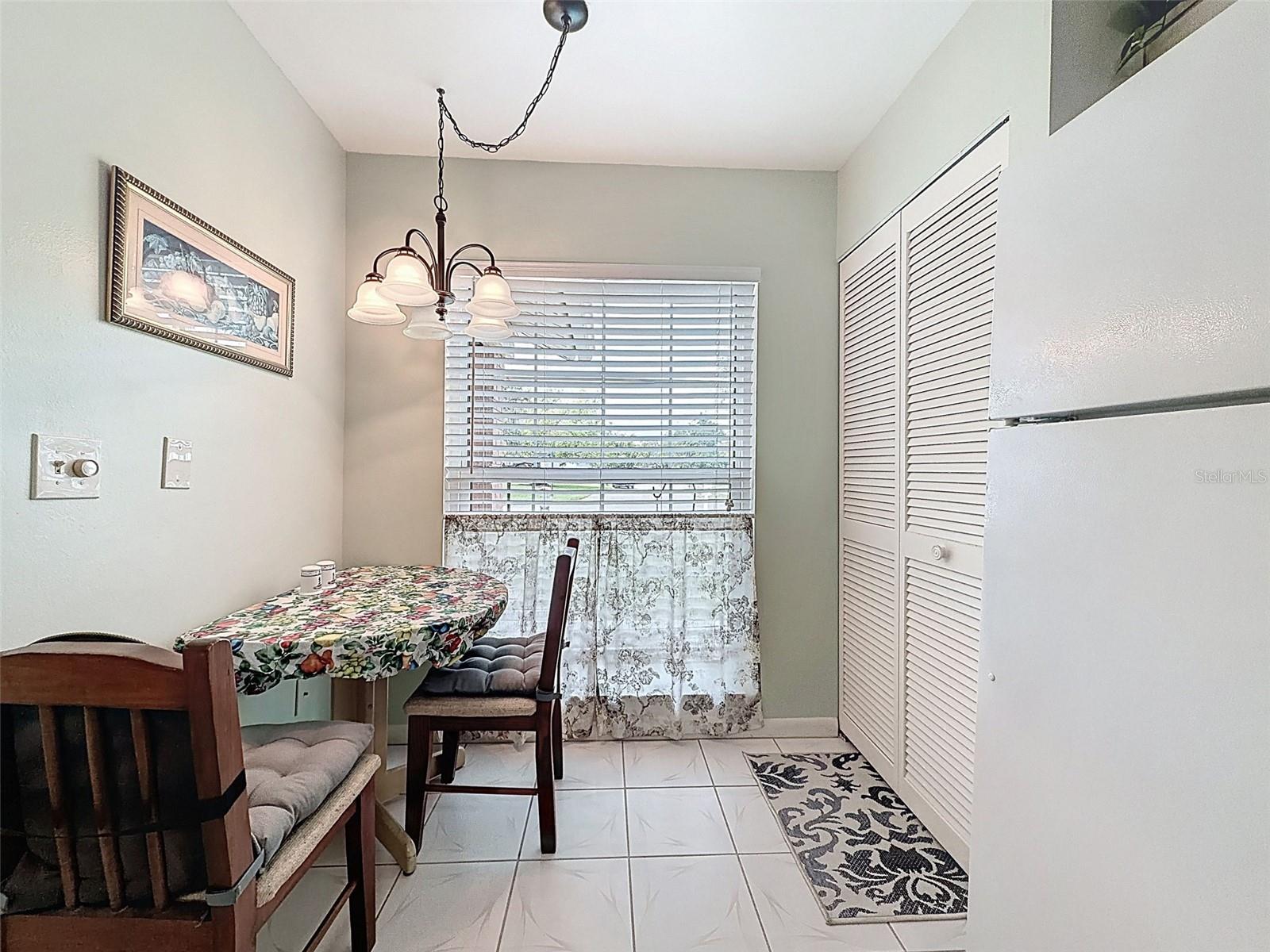 eating space in kitchen