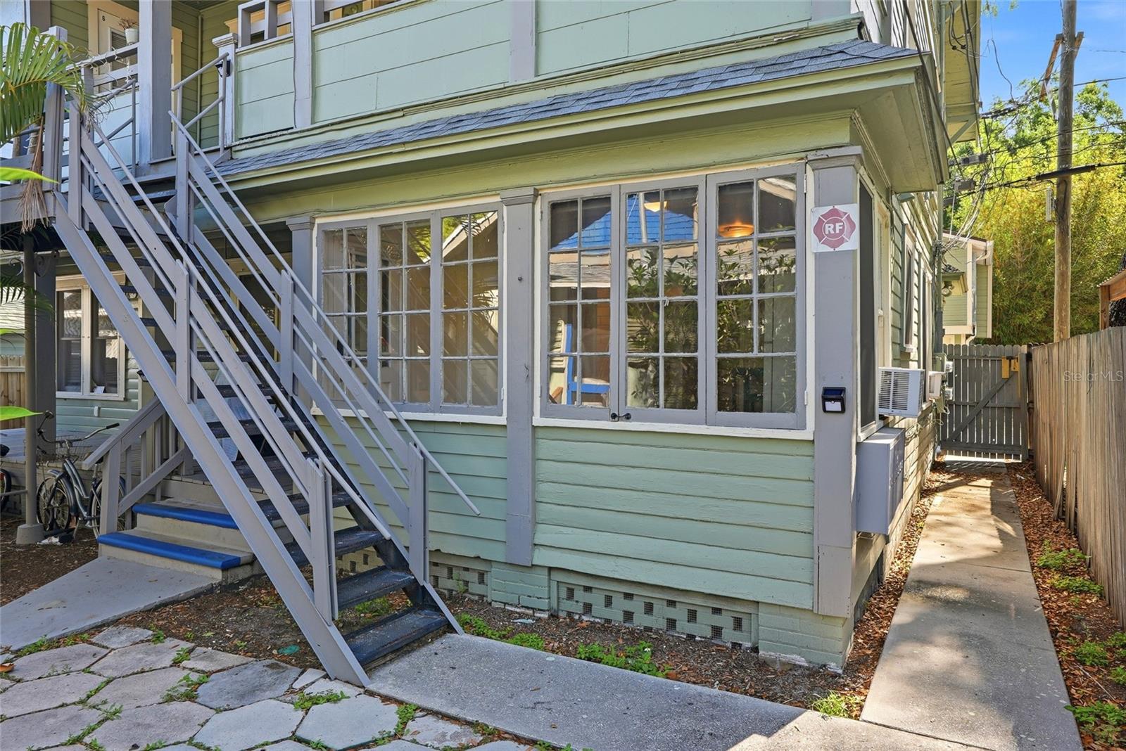 725 8TH ST N #1, ST PETERSBURG, FL, 33701