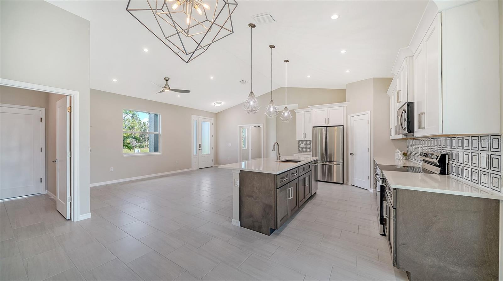 6227 TROPICAIRE BLVD, NORTH PORT, FL, 34291